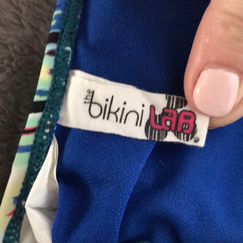 Bikini Lab Keyhole Patterned Bikini Top Padded - Picture 5 of 5